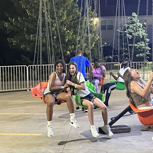 Meet your Posher, Vivian - Picture 1 of 1